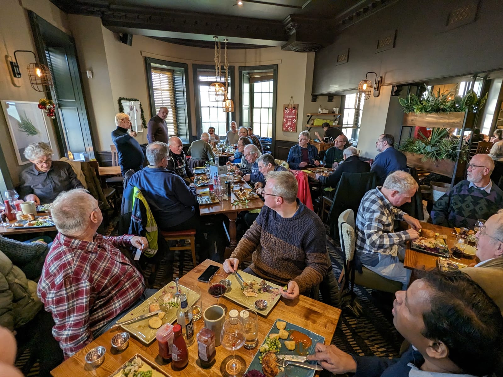 Berkshire Mid Thames Christmas walk and lunch